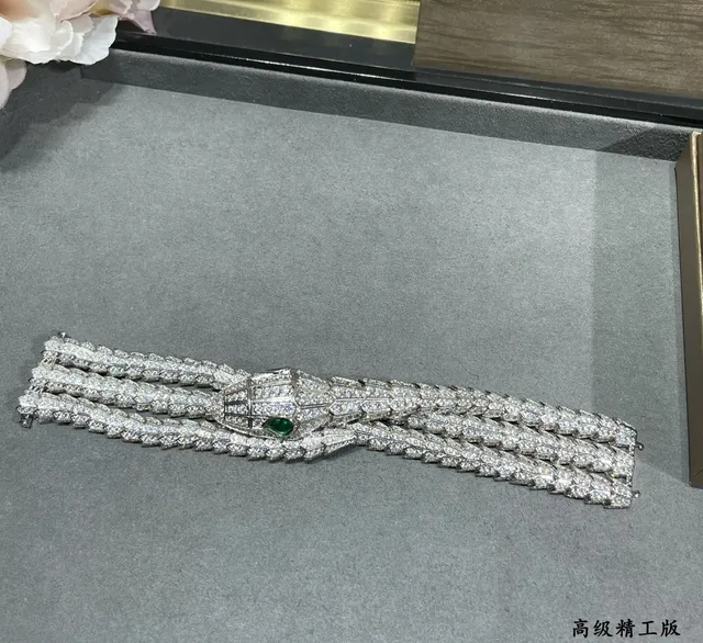 Bvlgari Serpenti Pavé Diamond আর Emerald Snake Head হার 8