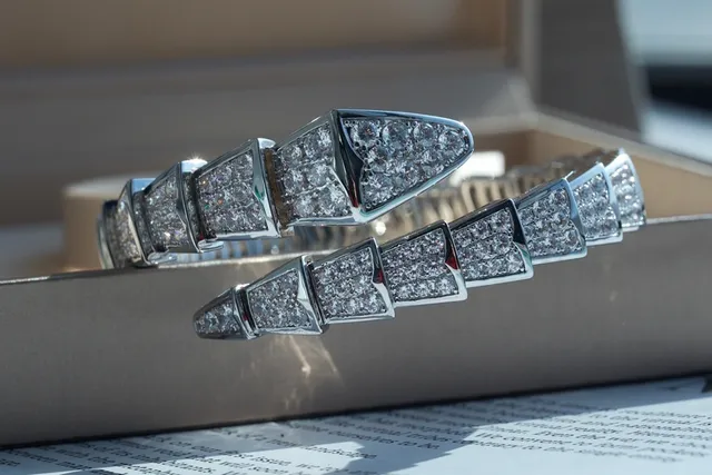 Bvlgari Serpenti Pavé-Diamond Pulseira de Serpente Articulada 9