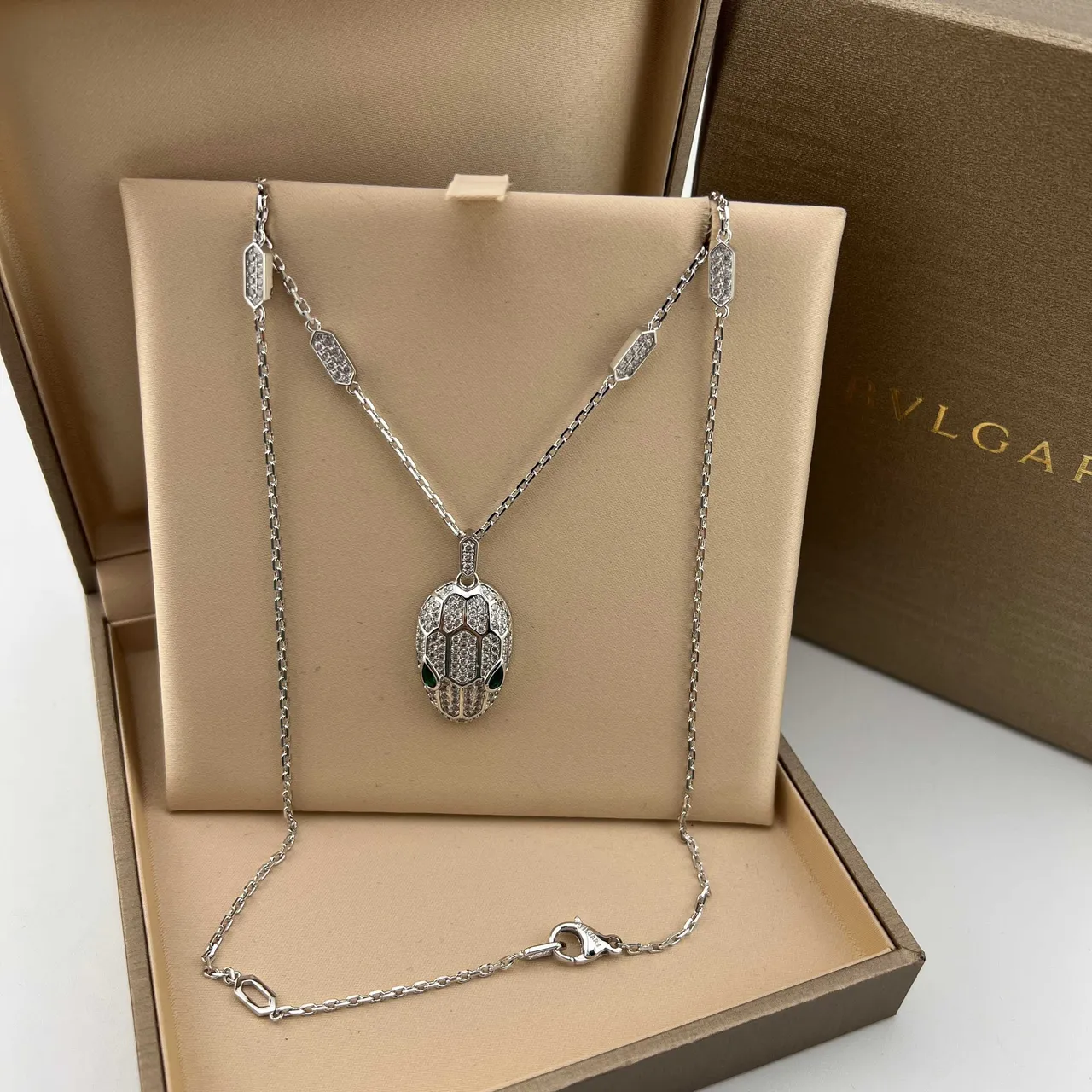 Bvlgari Serpenti Tête de Serpent Pendentif Pavé Cristal Colliers 4