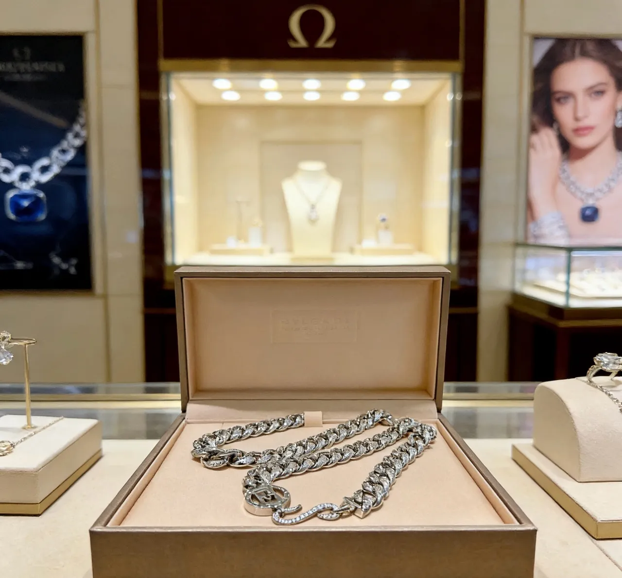 Bvlgari Prata Dourado Pavé-Diamante Corrente Curb Corrente Fecho Chave Grega Geométrica Colar 3
