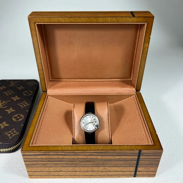 Cartier Ballon Bleu Biseau serti de diamants Cadran argent Bracelet cuir noir Montre mécanique 3