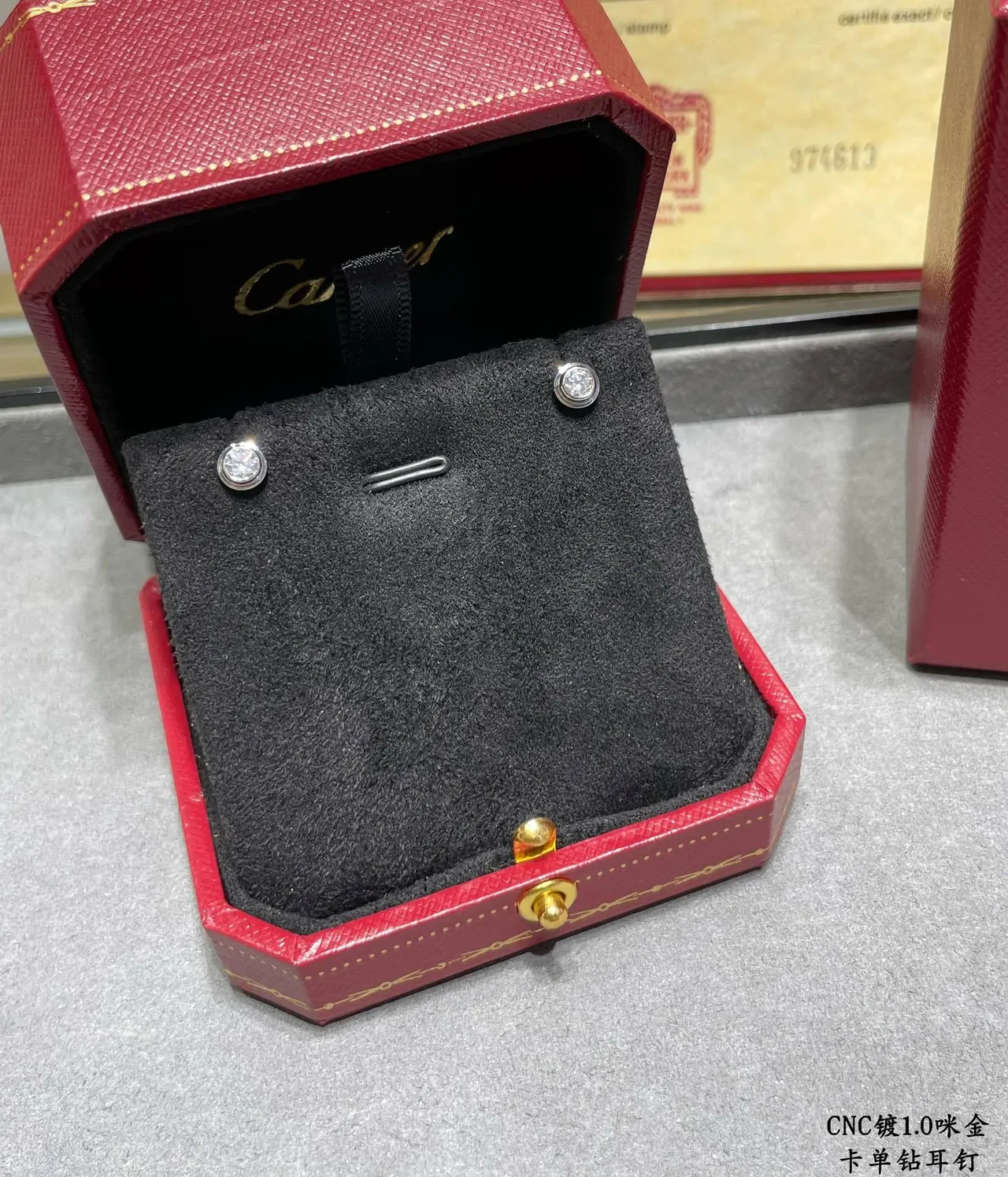 Cartier Boucles d'Oreilles Or et Argent avec Bords Cannelés et Pierre Ronde Simple 2