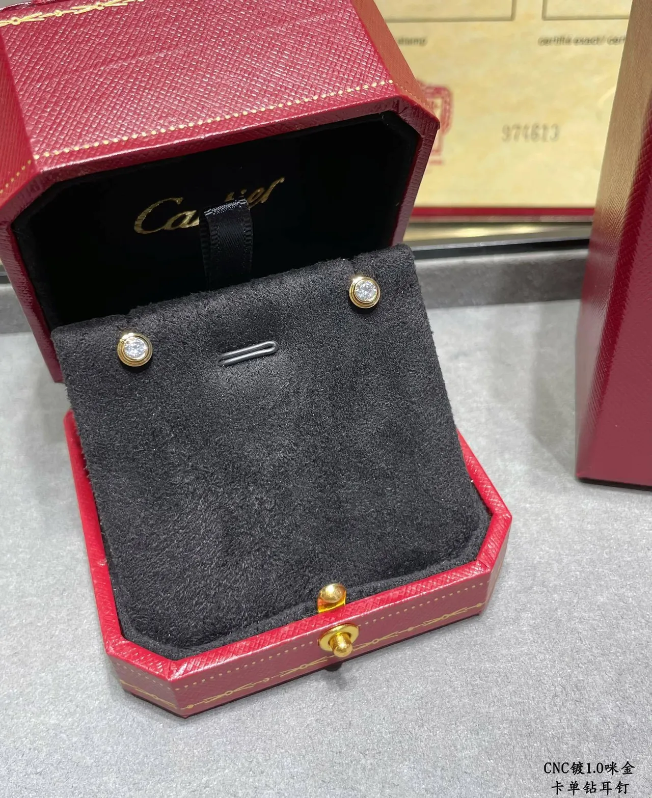 Cartier Boucles d'Oreilles Or et Argent avec Bords Cannelés et Pierre Ronde Simple 3