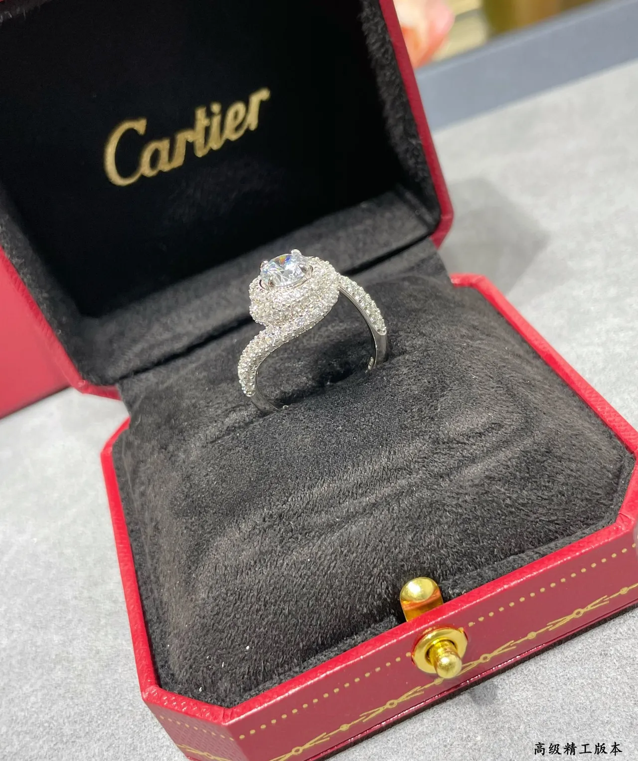 Bague halo Pavé tourbillonnant inspirée de Cartier 2