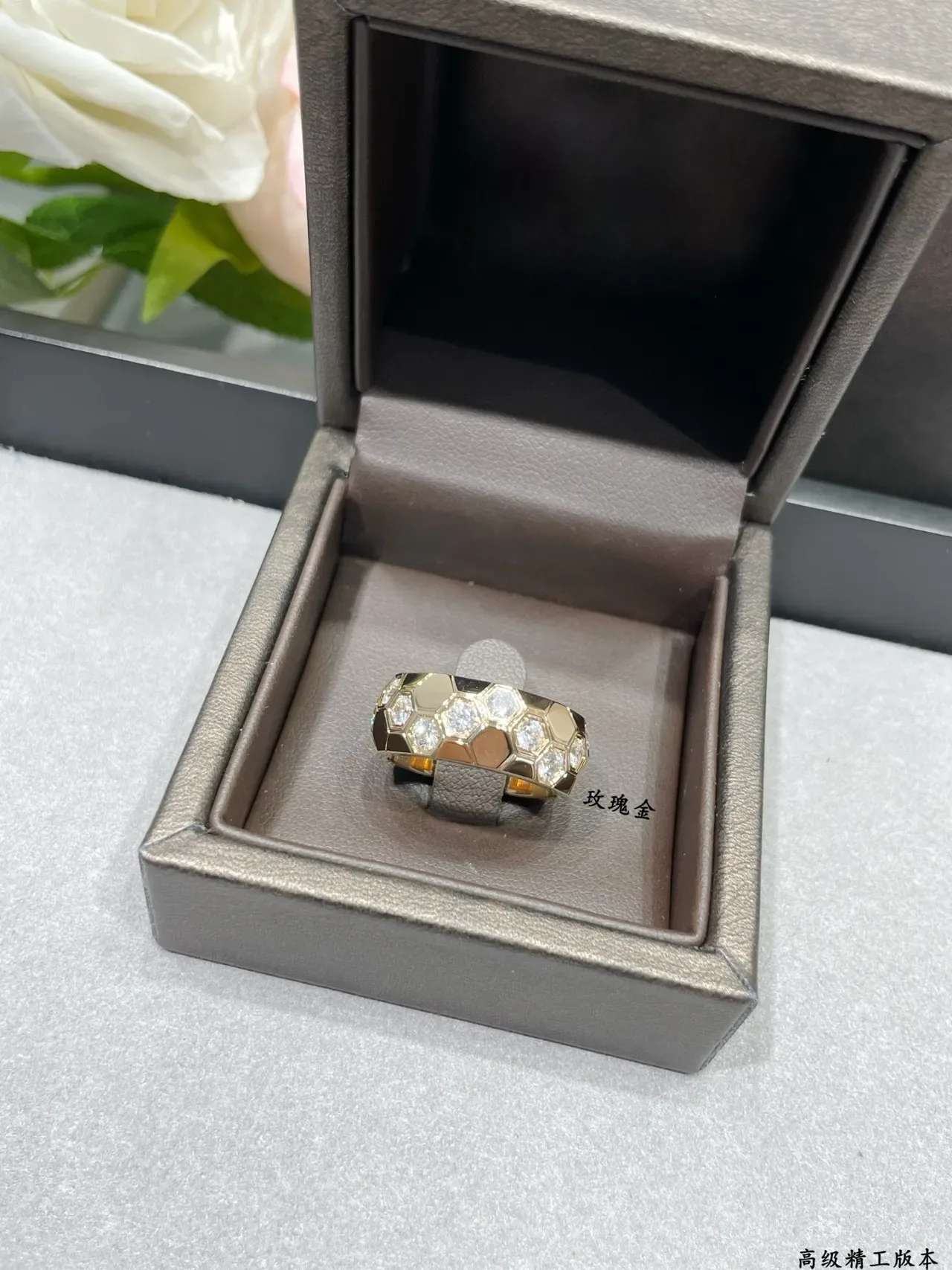 Cartier Juste un Clou خاتم ذهب أبيض سداسي خلية نحل حجر متوهج 3
