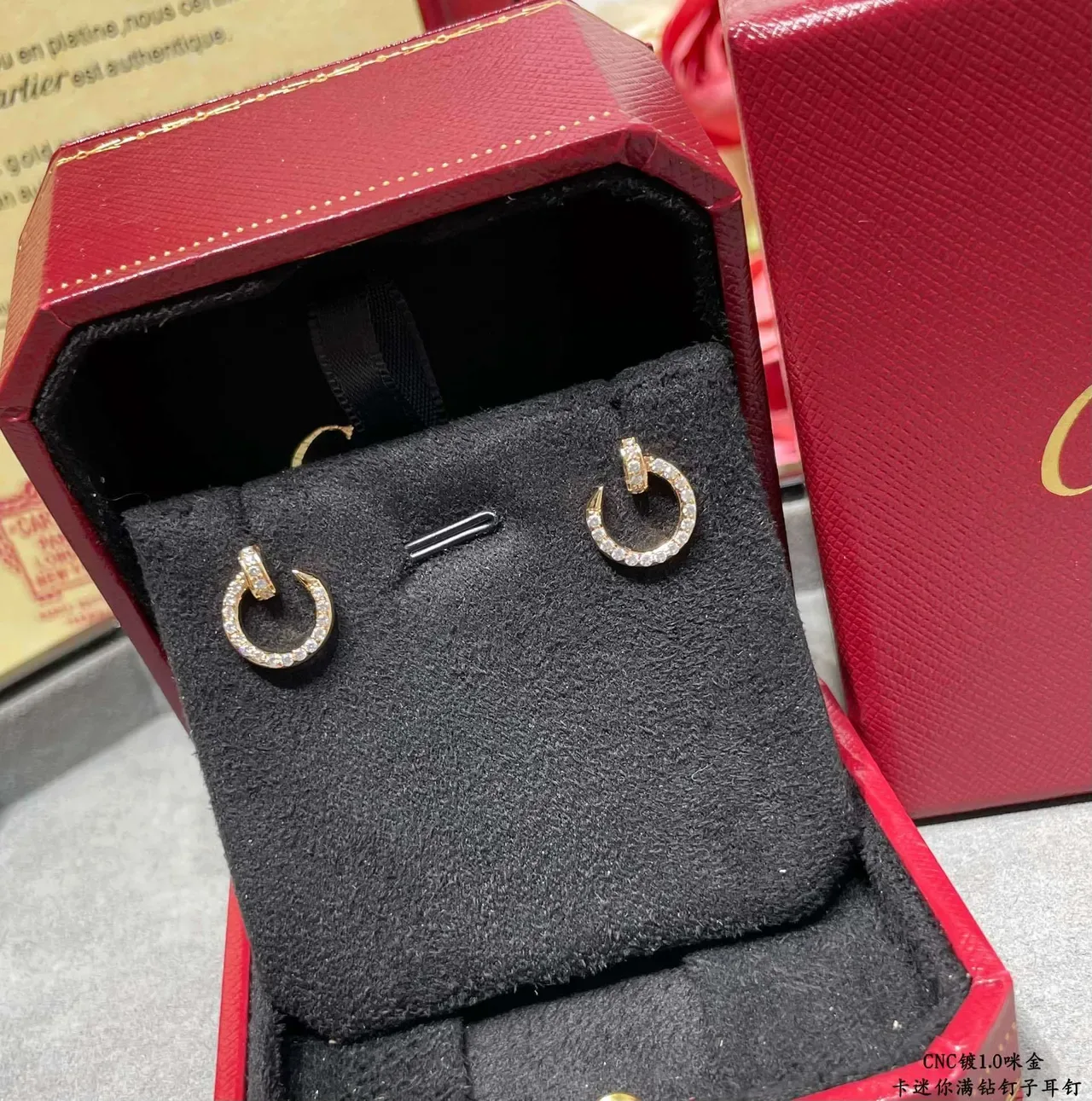 Cartier Juste un Clou Pavé Boucles d'oreilles en hoop ouvertes 2