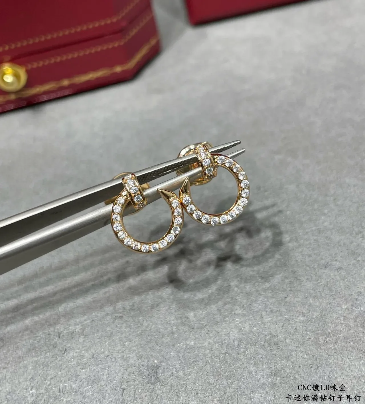 Cartier Juste un Clou Pavé Boucles d'oreilles en hoop ouvertes 6