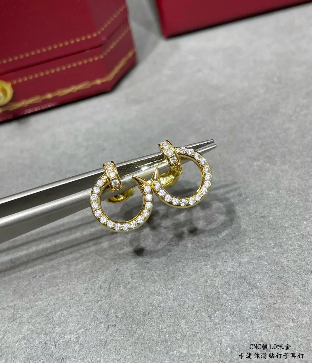 Cartier Juste un Clou Pavé Boucles d'oreilles en hoop ouvertes 7