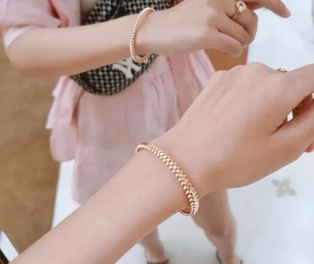 Cartier Juste un Clou manchette en or cloutée 2