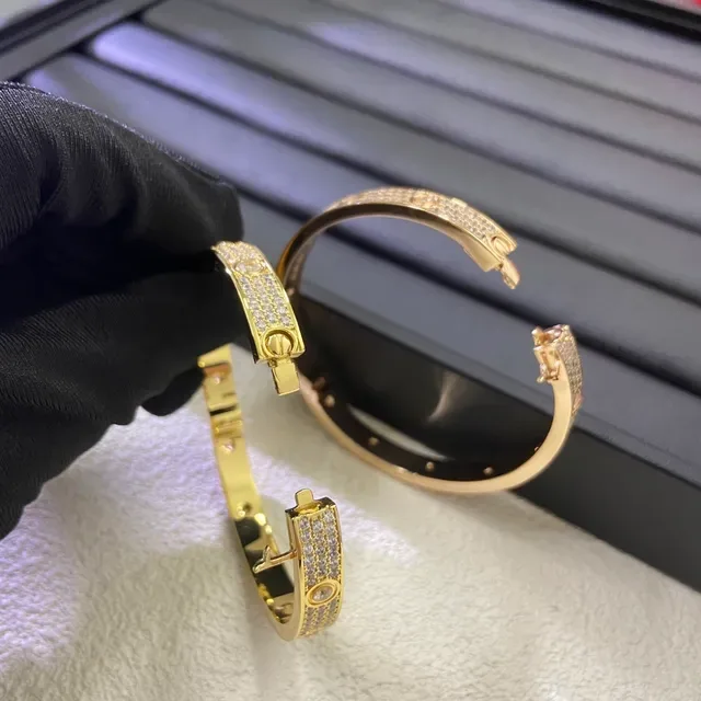 سوارات Cartier Love Pavé مزدوج الصف ذهبي 3
