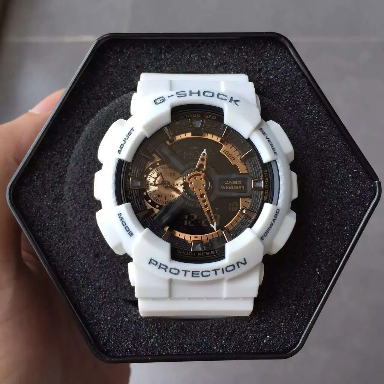 Casio G-Shock GA-100 blanco y negro reloj deportivo 7
