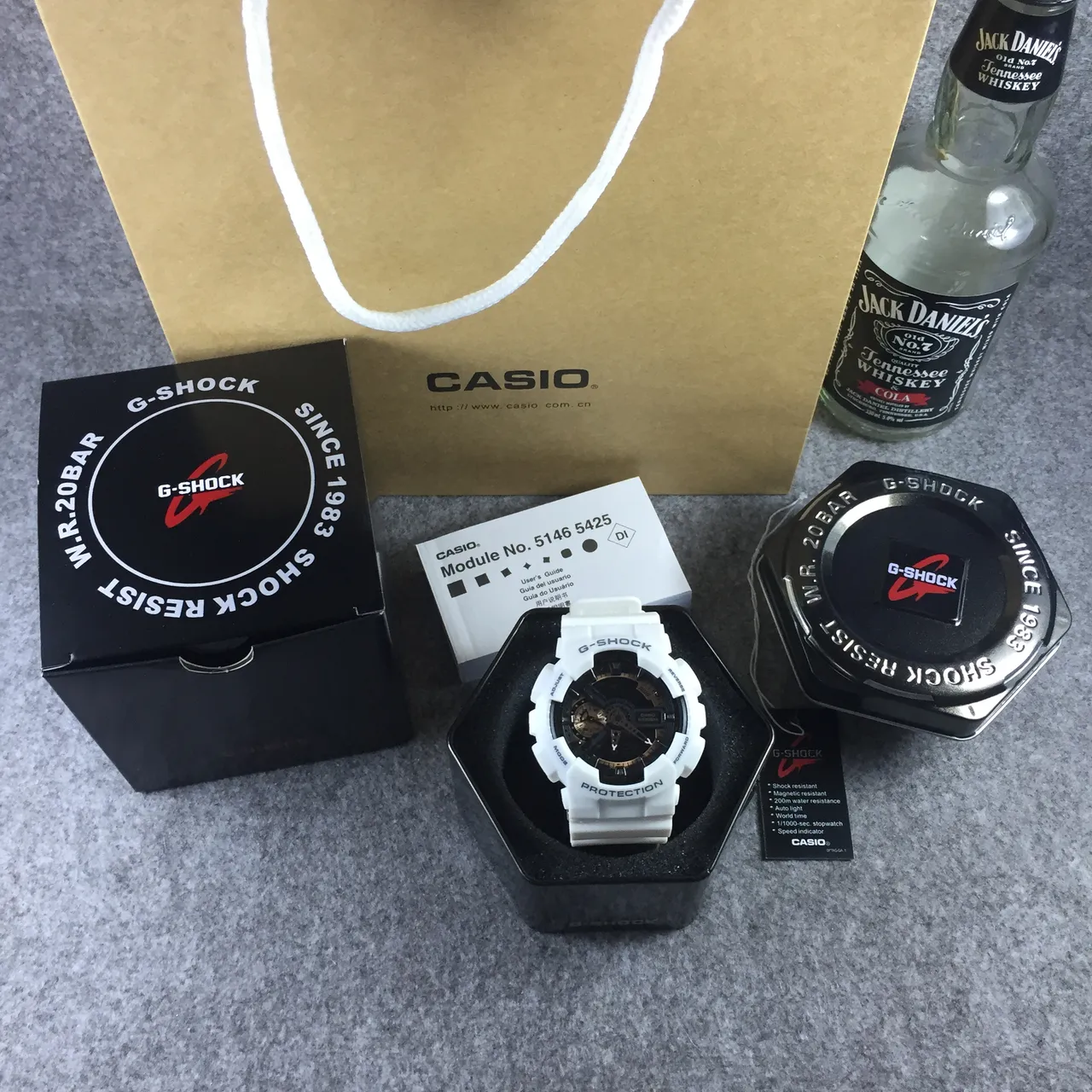 Casio G-Shock GA-100 blanco y negro reloj deportivo 14