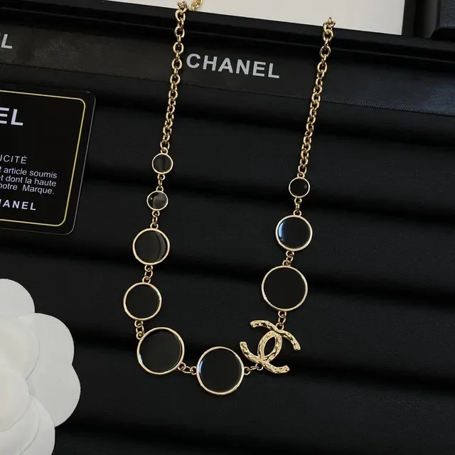 Collier Chanel Chaîne en Or et Disques d'Émail Noir et Rose 5