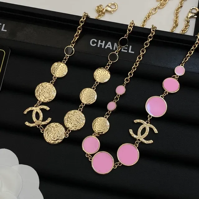 Collier Chanel Chaîne en Or et Disques d'Émail Noir et Rose 6