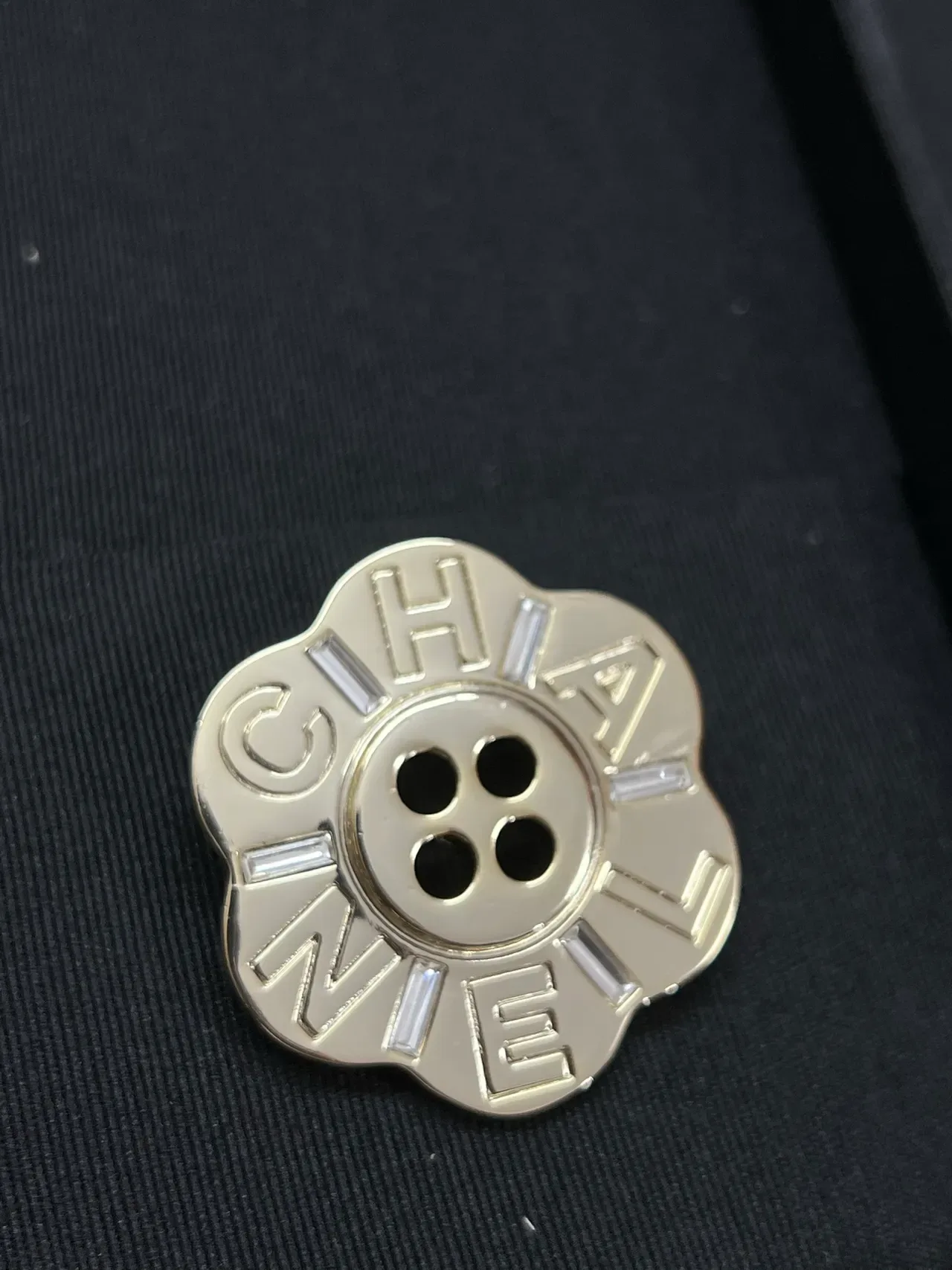 Chanel Broche Camélia Bouton Métal Doré 4