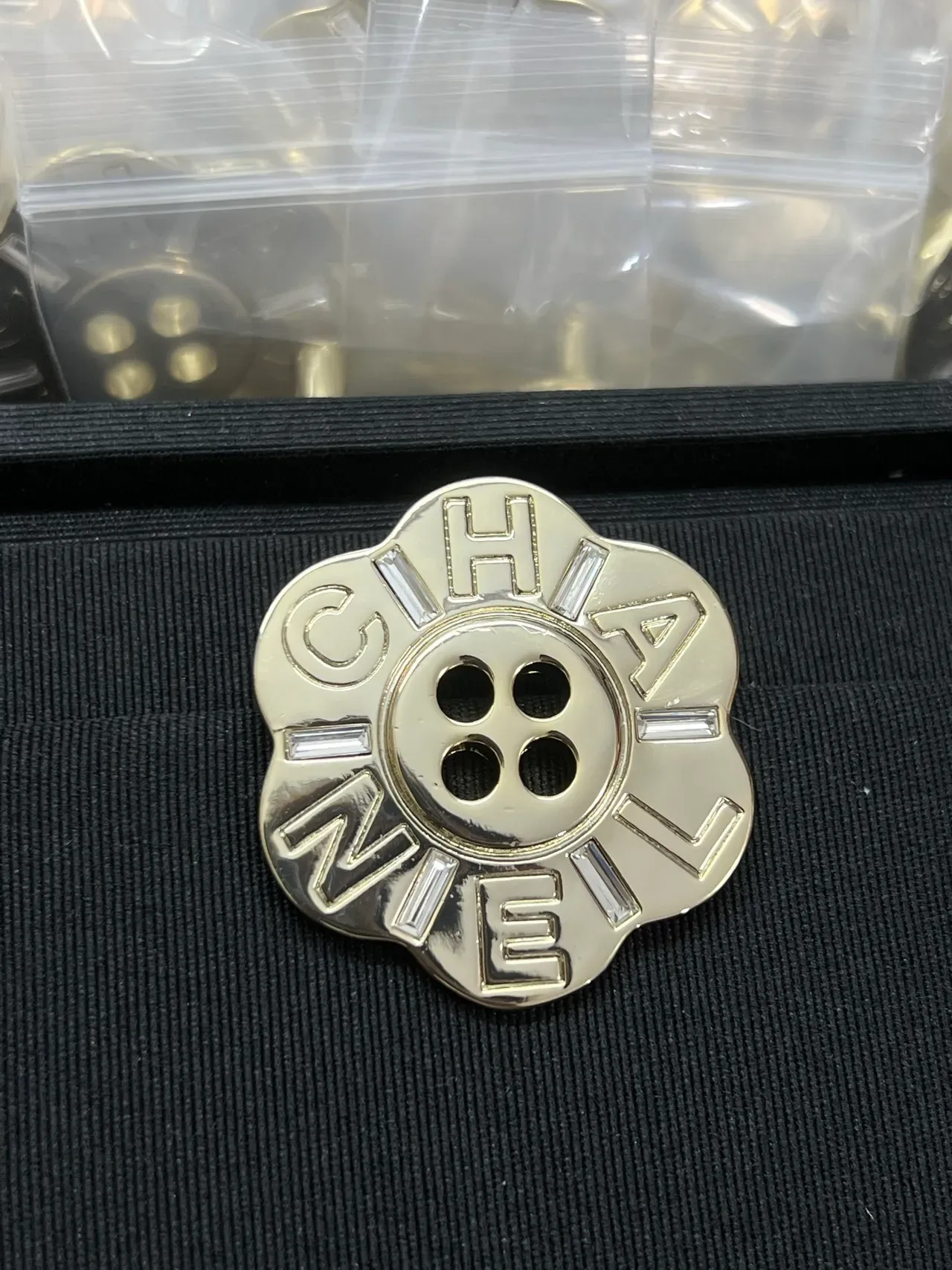 Chanel Broche Camélia Bouton Métal Doré 5