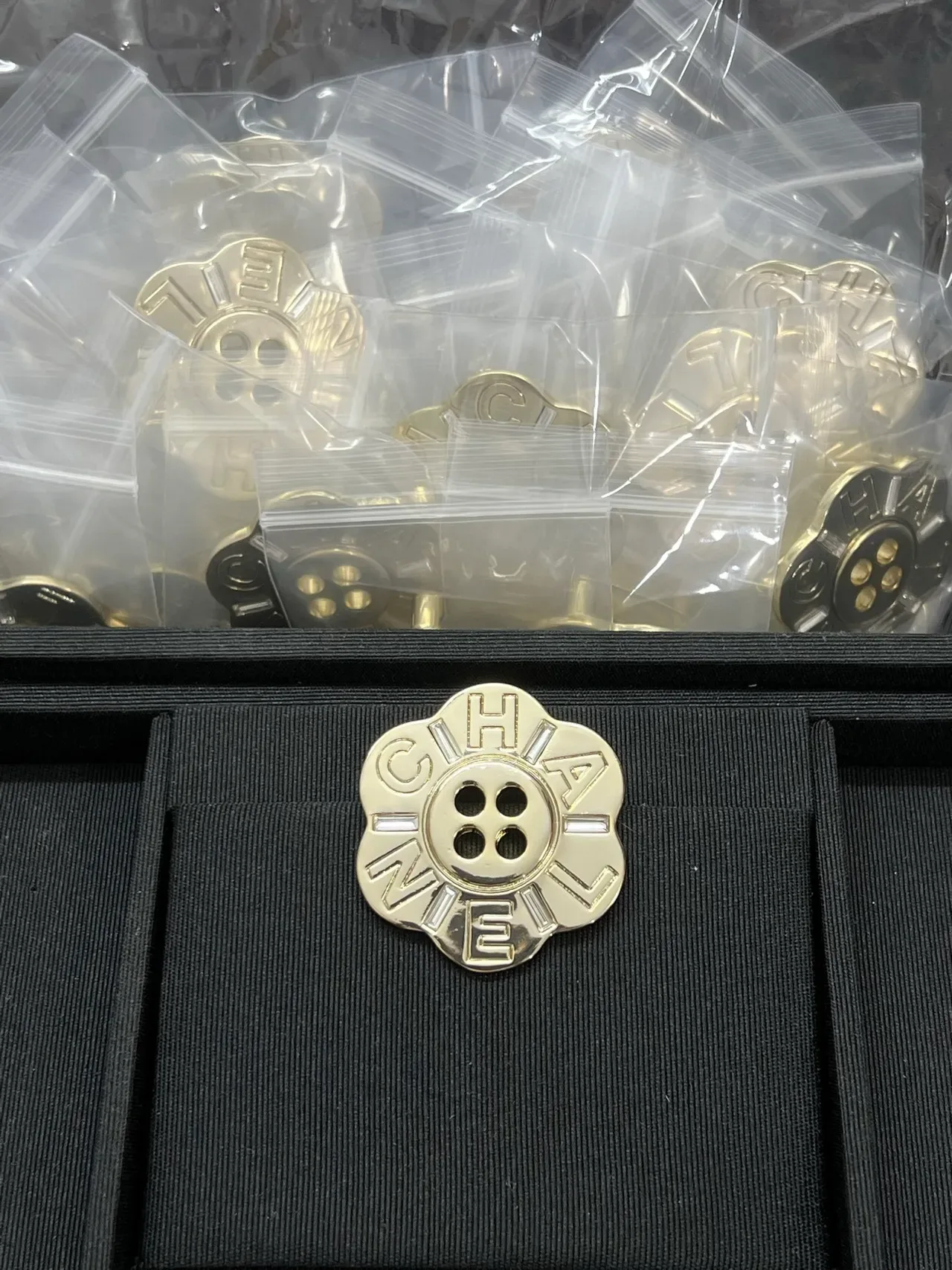 Chanel Broche Camélia Bouton Métal Doré 6