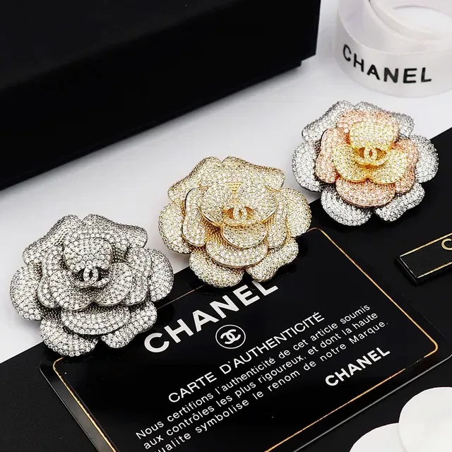 Chanel Camellia بروش زهور مرصعة بالكريستال متعددة الألوان 2