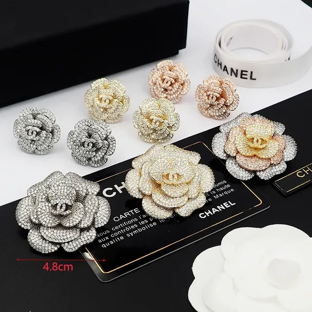 Chanel Camellia بروش زهور مرصعة بالكريستال متعددة الألوان 3