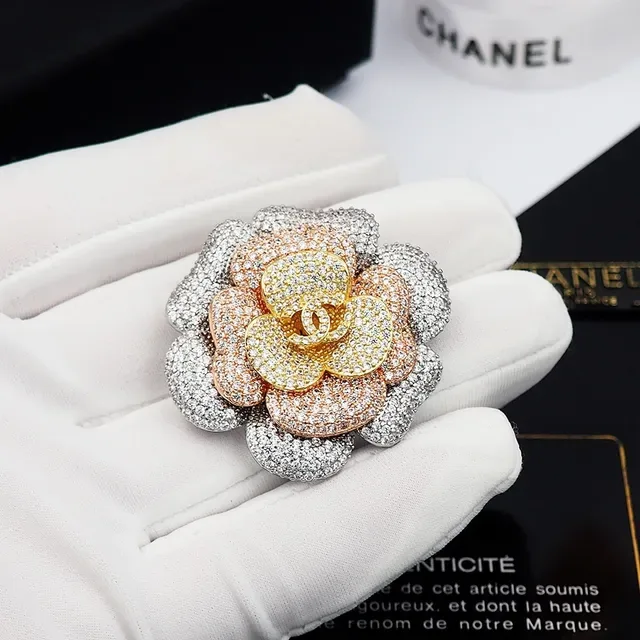 Chanel Camellia بروش زهور مرصعة بالكريستال متعددة الألوان 6