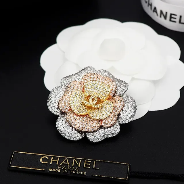 Chanel Camellia بروش زهور مرصعة بالكريستال متعددة الألوان 7