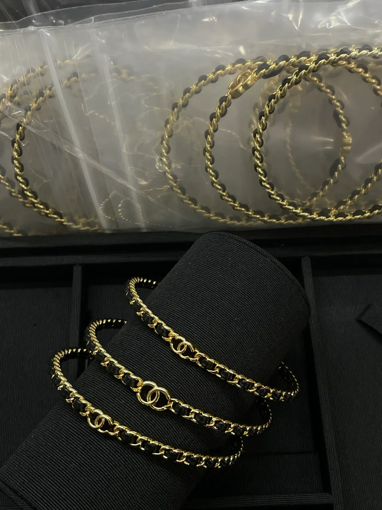 Chanel CC bracelet ton doré et chaîne tressée noire 7