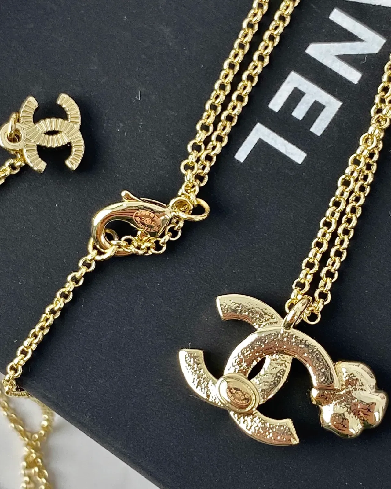 Chanel CC Camellia Collier pendentif ton doré collier en couches 3