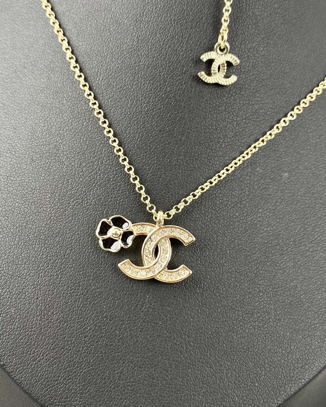 Chanel CC Camellia Collier pendentif ton doré collier en couches 5
