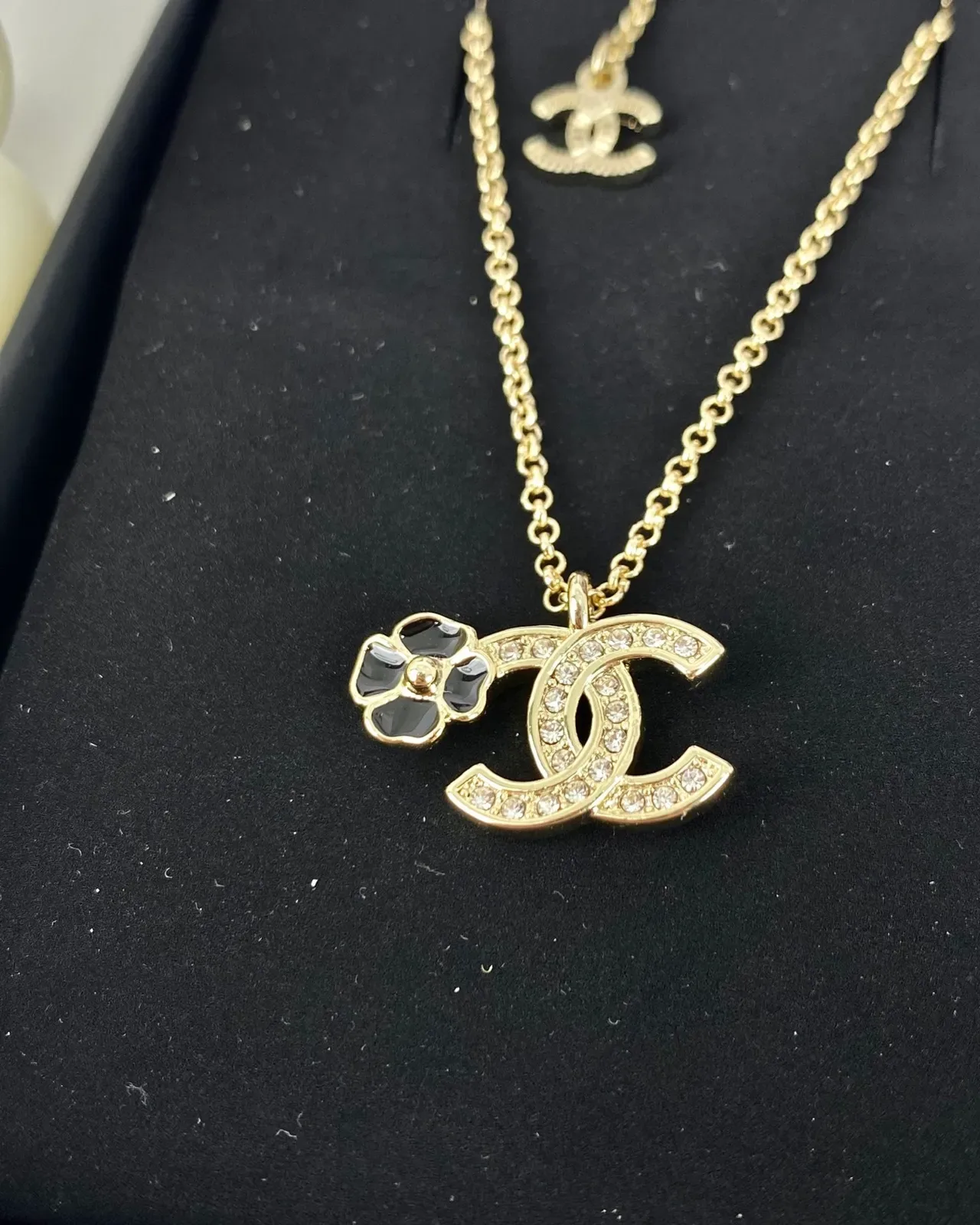 Chanel CC Camellia Collier pendentif ton doré collier en couches 6