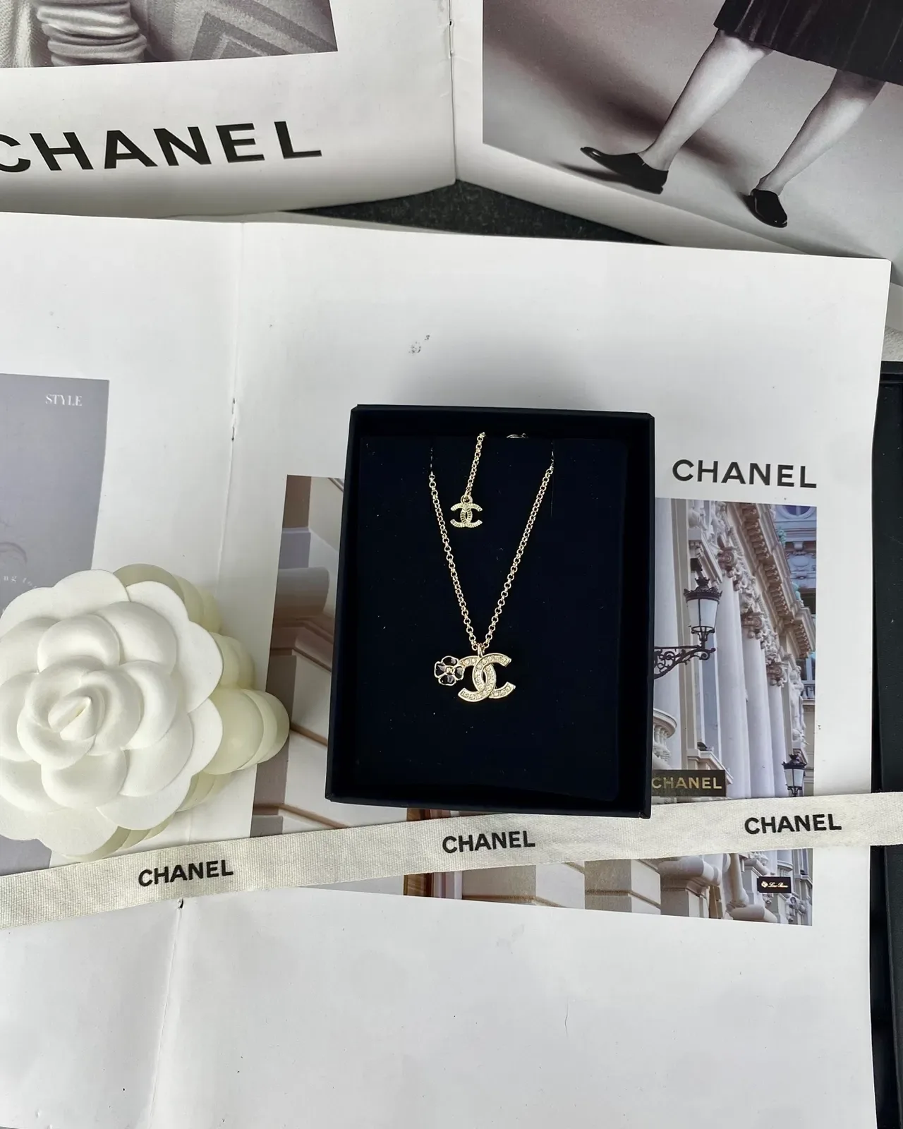 Chanel CC Camellia Collier pendentif ton doré collier en couches 8