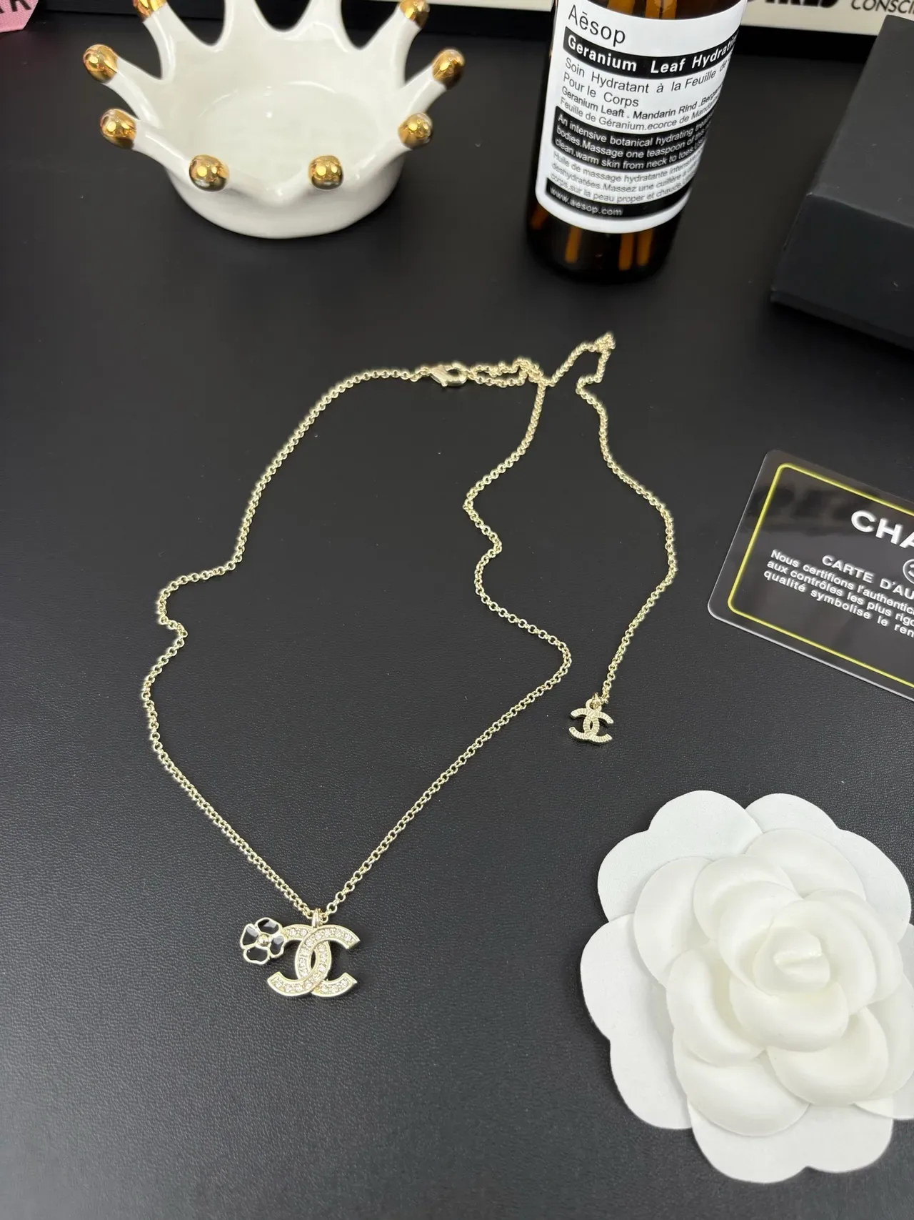 Chanel CC Camellia Collier pendentif ton doré collier en couches 11