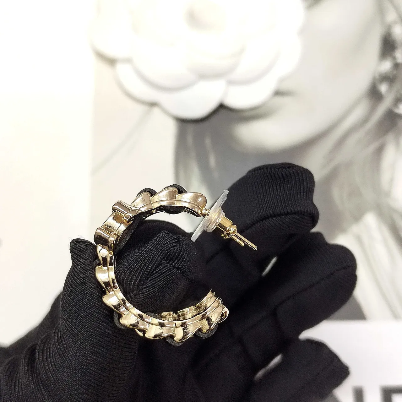 Chanel CC Chain Gold Black Interlocking Logo Detail Earrings 2