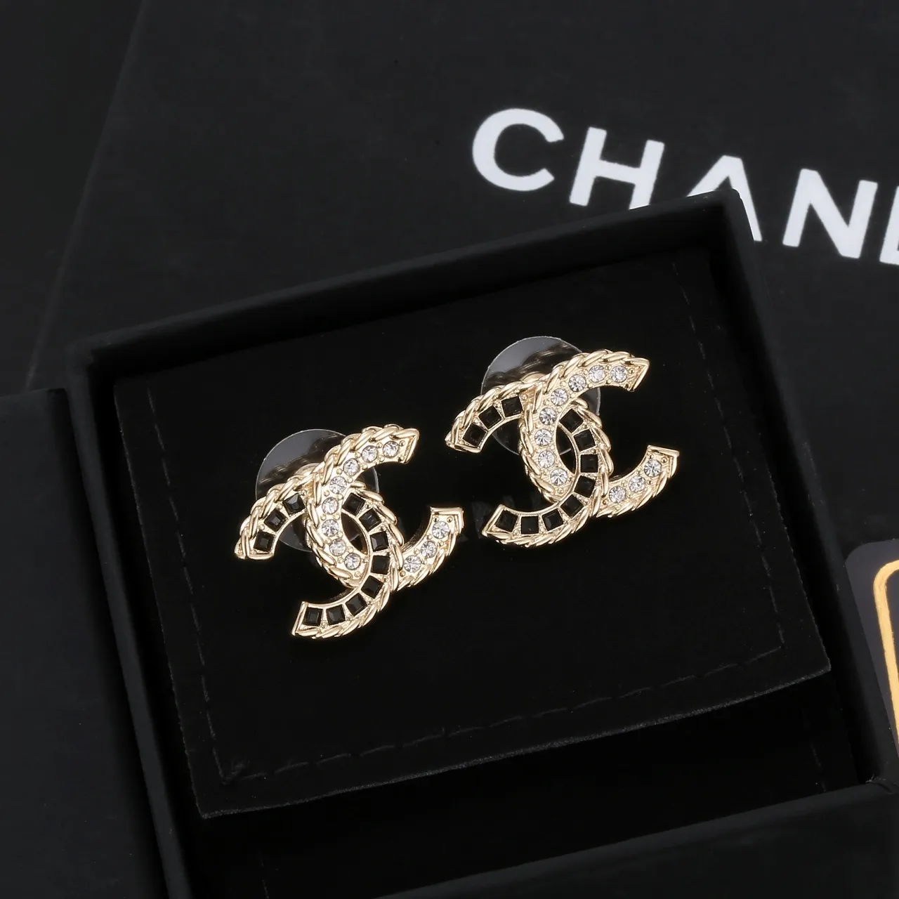 Chanel CC Gold Black Interlocking Logo Twisted Rope Border Earrings 5