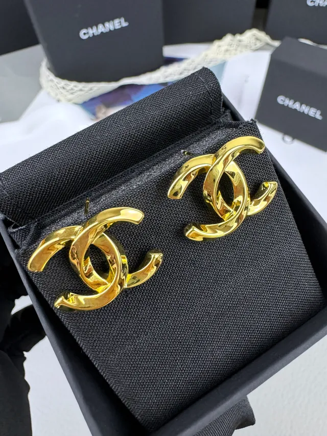 Chanel CC Logo Gold Black Interlocking Polished Metal Earrings 3