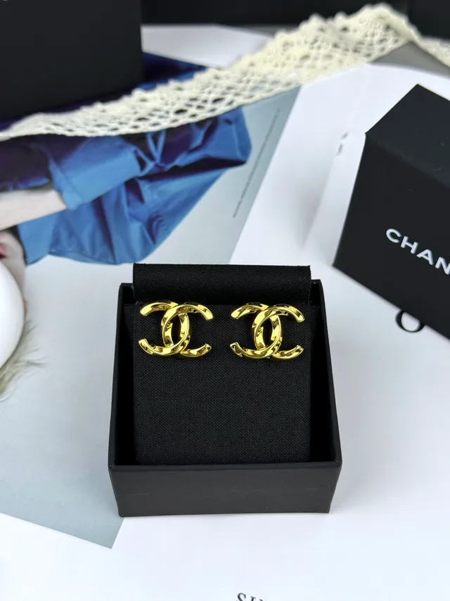 Chanel CC Logo Gold Black Interlocking Polished Metal Earrings 4