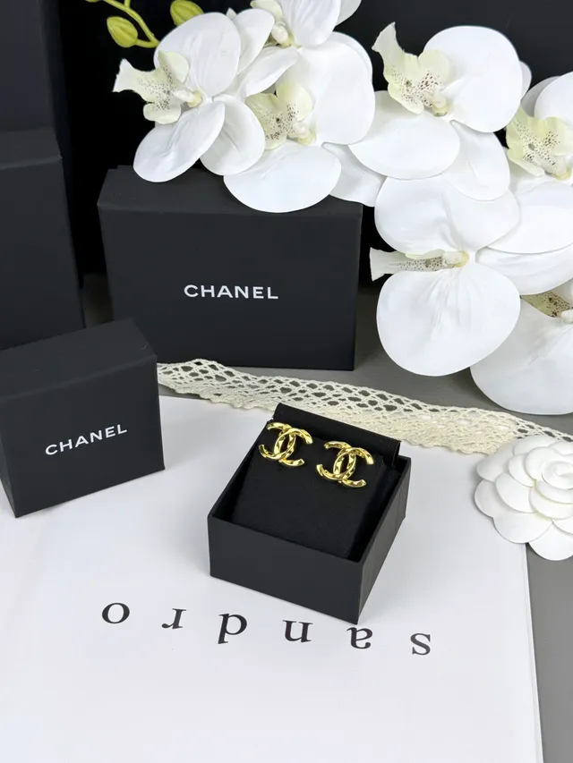 Chanel CC Logo Gold Black Interlocking Polished Metal Earrings 5