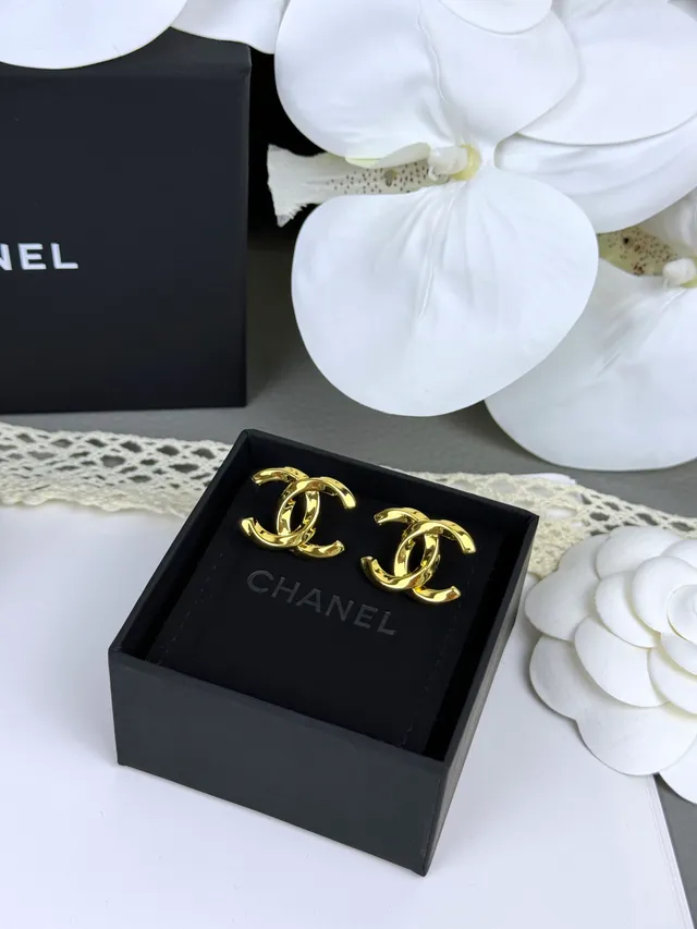 Chanel CC Logo Gold Black Interlocking Polished Metal Earrings 7