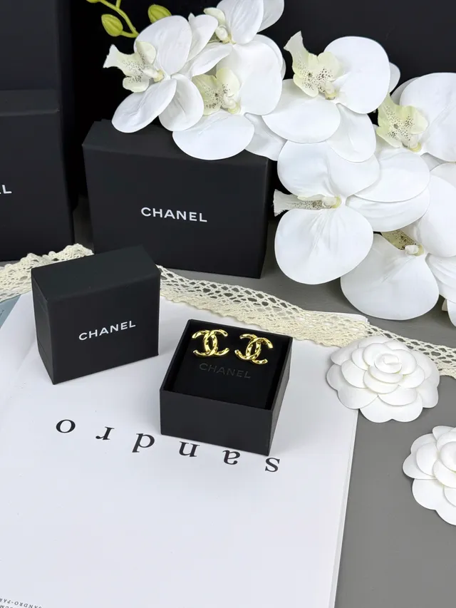 Chanel CC Logo Gold Black Interlocking Polished Metal Earrings 9