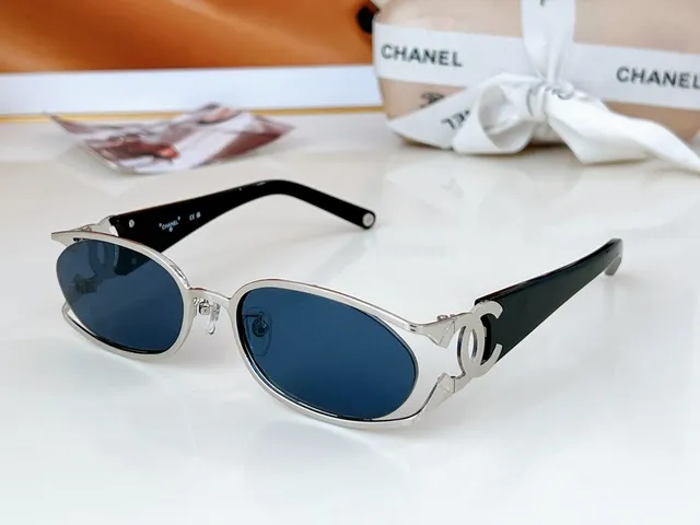 Chanel CC Logo Lunettes de Soleil Cadre Métal Doré Noir Lentille Ovale 5