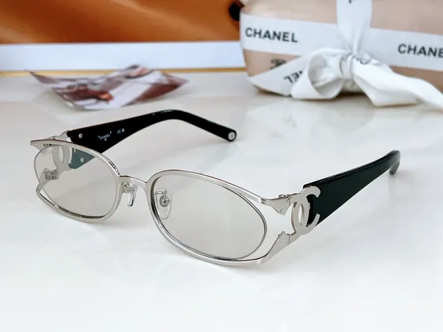Chanel CC Logo Lunettes de Soleil Cadre Métal Doré Noir Lentille Ovale 7