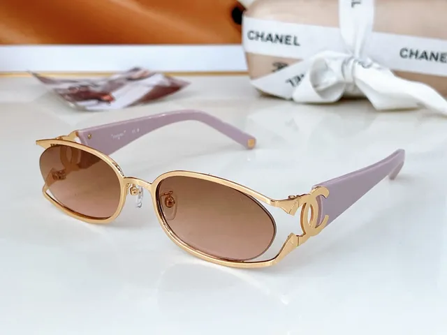 Chanel CC Logo Lunettes de Soleil Cadre Métal Doré Noir Lentille Ovale 9