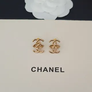 Chanel CC লোগো গোল্ড-টোন স্টাড ইয়াররিংস