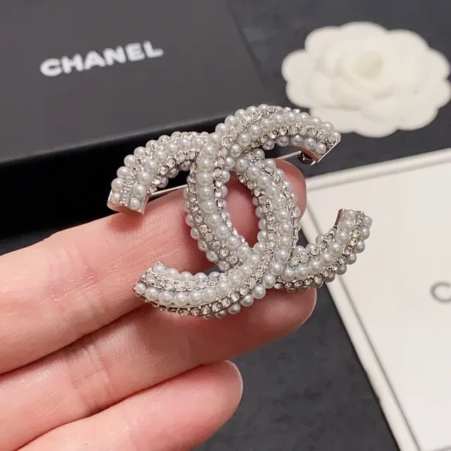Chanel CC Logo Silver Gold Interlocking Pearl-Embellished Brooch 4