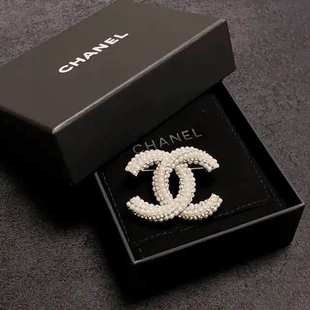 Chanel CC Logo Silver Gold Interlocking Pearl-Embellished Brooch 5