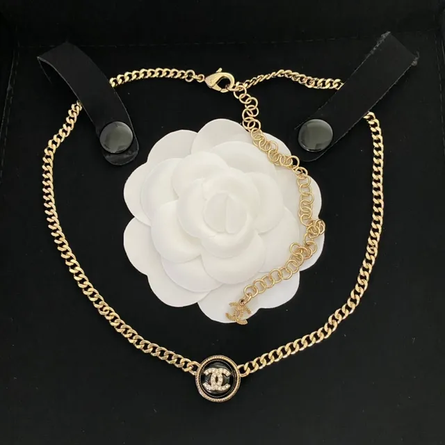 Chanel CC Pendant Necklace Gold Pink Curb Chain Circular Enamel Necklace 5