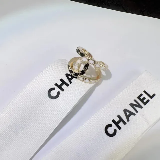 Chanel CC Ring Black and White Enamel Gold-Tone Rings 7