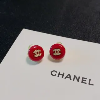 Chanel CC स्टड लाल सोने का गोल एनामेल ईयररिंग्स
