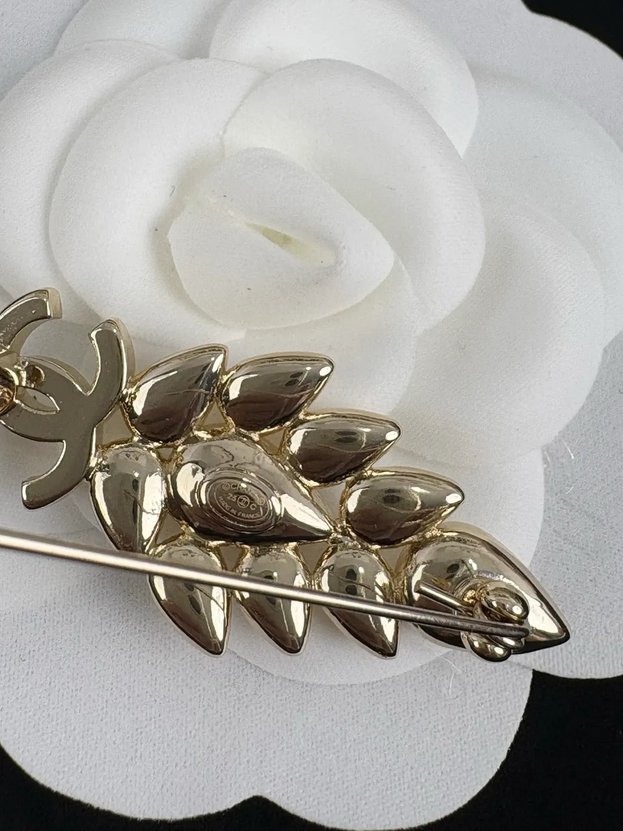 Chanel Gold Beige Leaf-Motif Crystal-Embellished Brooch 4