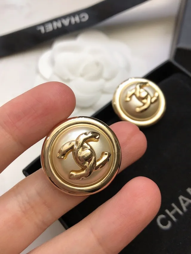Chanel dourado bege redondo botão metálico brincos 2