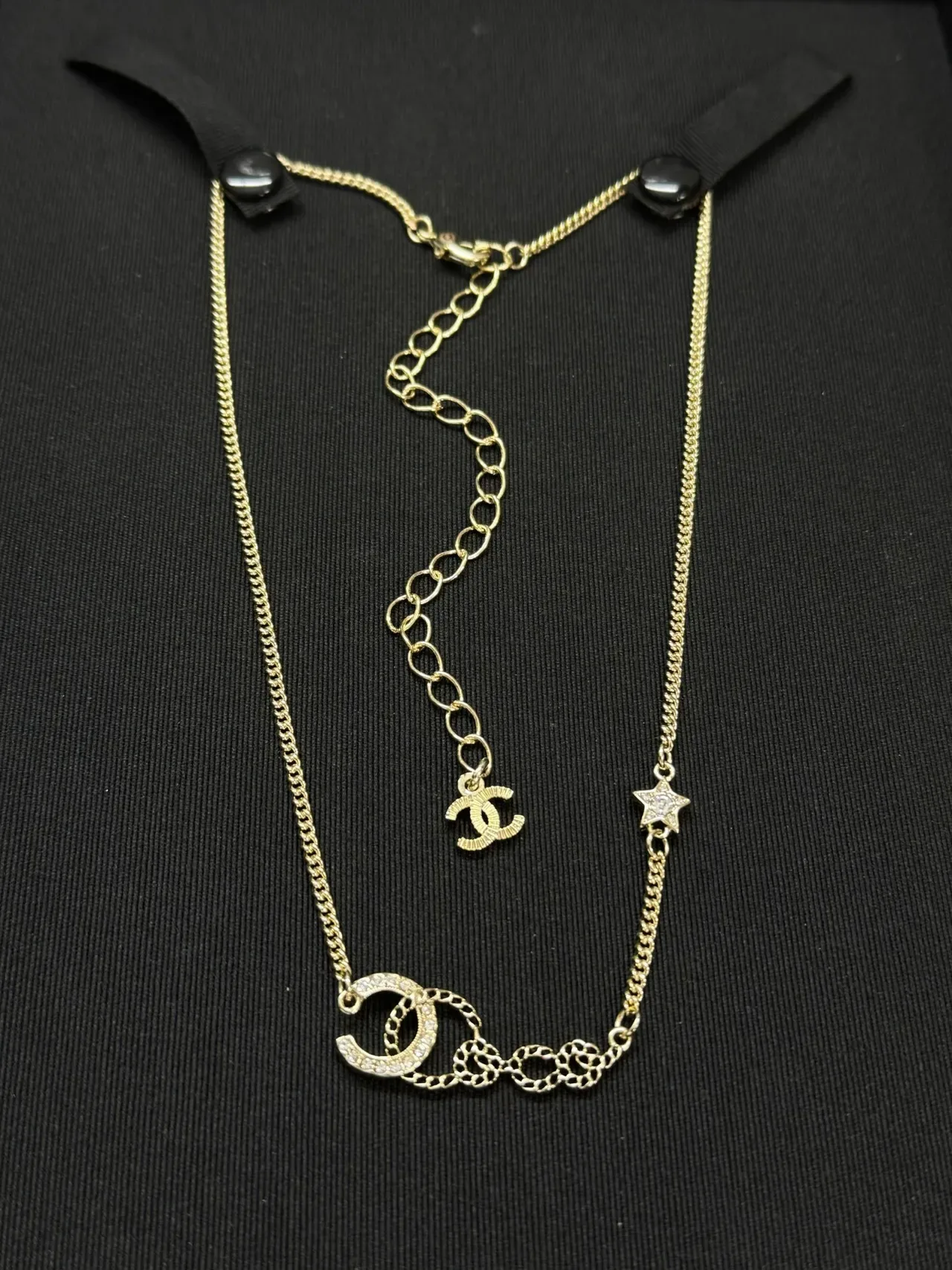 Colar Chanel Ouro Preto Curb Chain Pavé Crystal CC Motifs 5